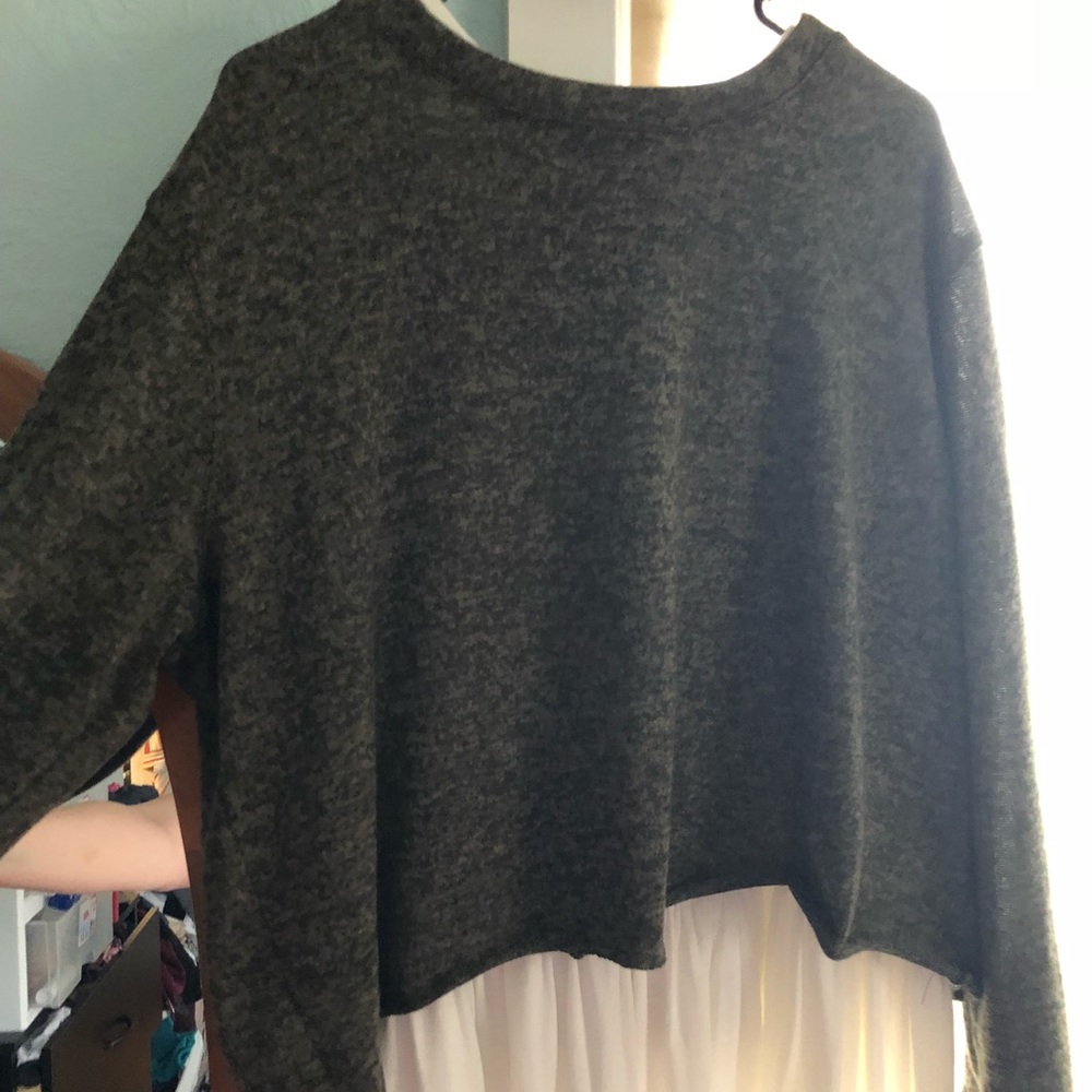 Agnes and Dora. White top l green pull over xl